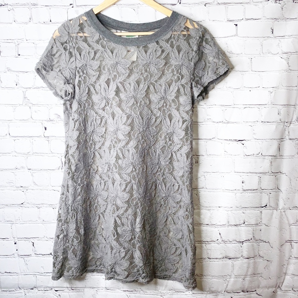 ANTHRO PAPER CRANE Floral Lacey Gray SS Top S